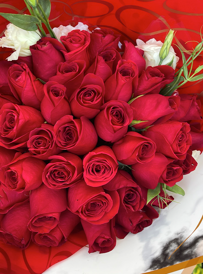 Ramo Delia 50 Rosas con Lisianthus - Image 2